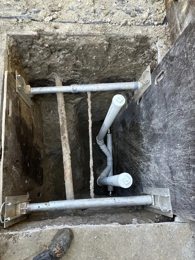 Experienced plumber completing Drain Cleaning work in Lago Vista